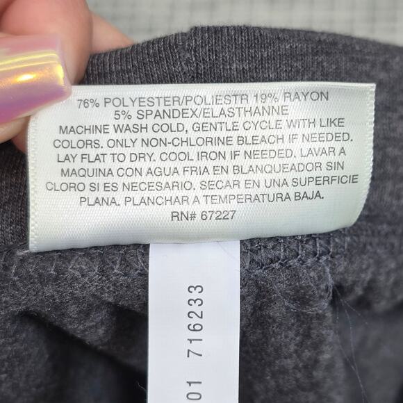 Bobbie Brooks Sleep Shorts Womens Plus 1X Grey Gold Glittery Queen Graphic NEW - Picture 4 of 9